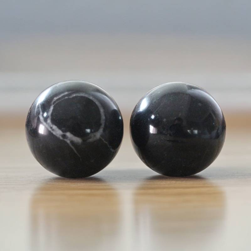 Forty-three millimeters of black rock